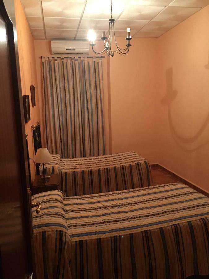 Hostal El Sevillano Rus Exterior photo